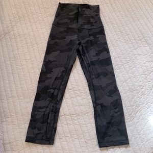Lululemon Super High Rise Aligns, 21”